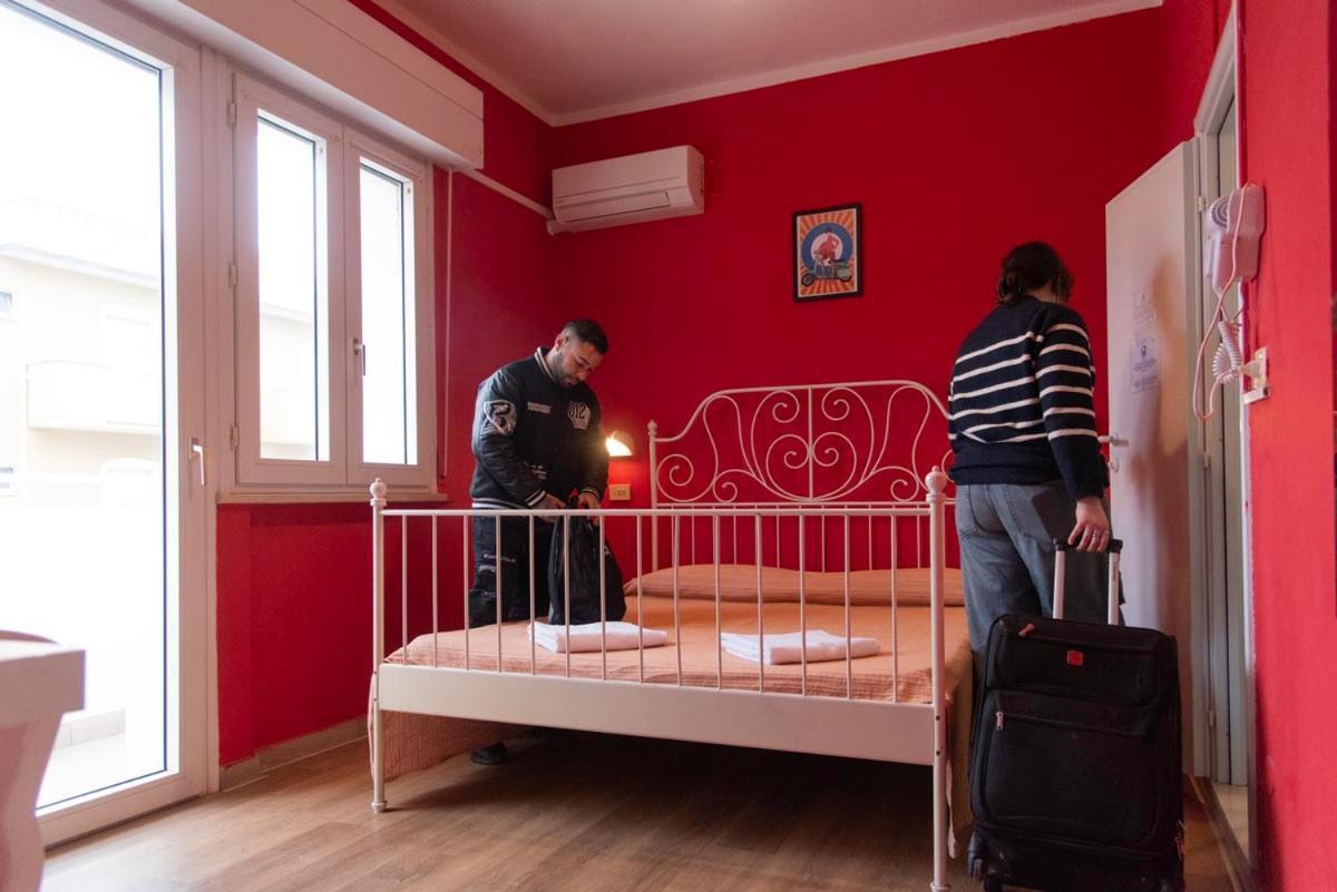 Sunflower Beach Backpacker Hostel & Bar Ρίμινι Εξωτερικό φωτογραφία